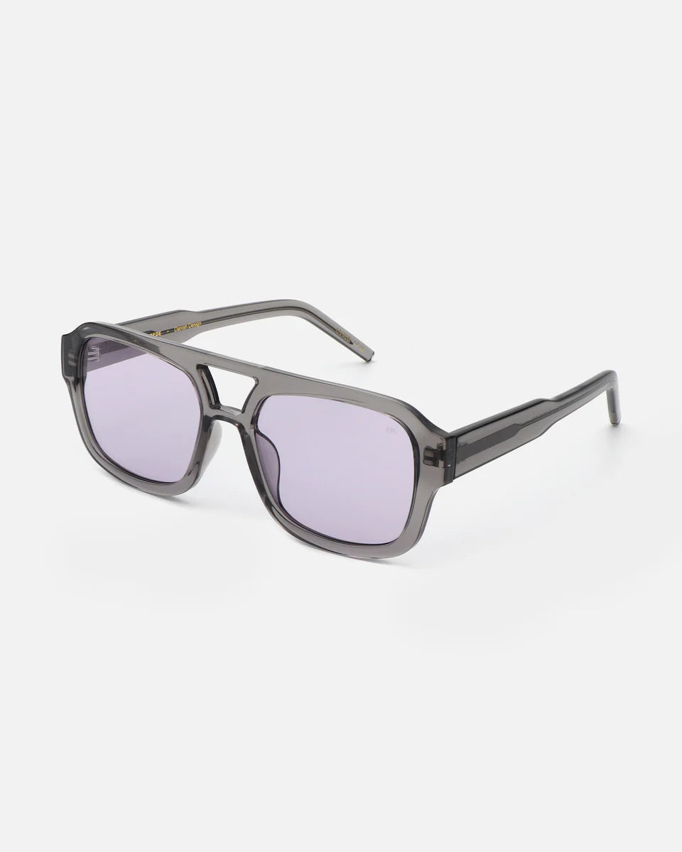 A.KJAERBEDE_KAYA_KL2316_GREY-TRANSPARENT_SIDE_960x1200_crop_center.jpg