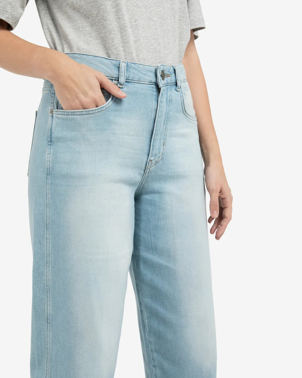 barrel-jeans-in-light-washed-denim-1_0bd7a809-b9c3-46b2-87f0-0deff1312ec7.jpg