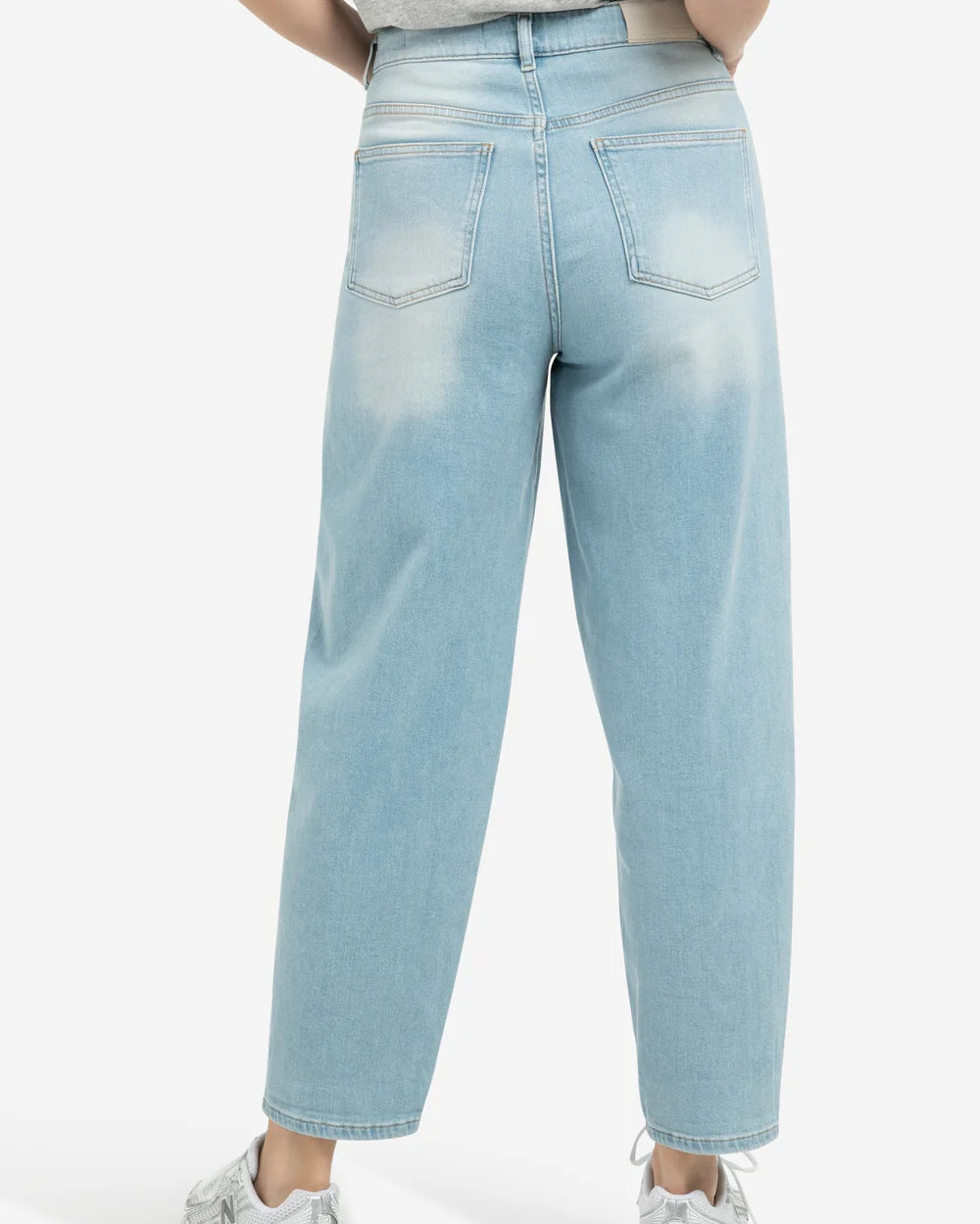 barrel-jeans-in-light-washed-denim-1_c2ad94ea-628d-495c-a1ce-c9e9f6f54809.jpg