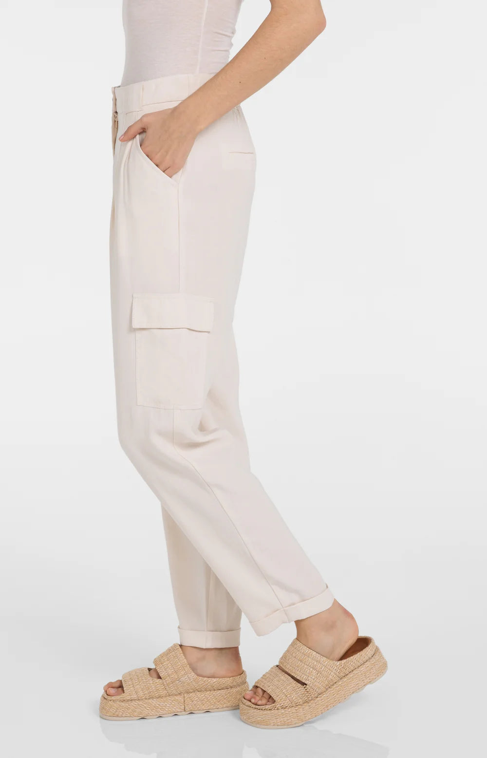 cargo-trousers-with-straight-legs-and-pleats_9b76927d-218b-414e-8911-a8f72dcda7c5.jpg