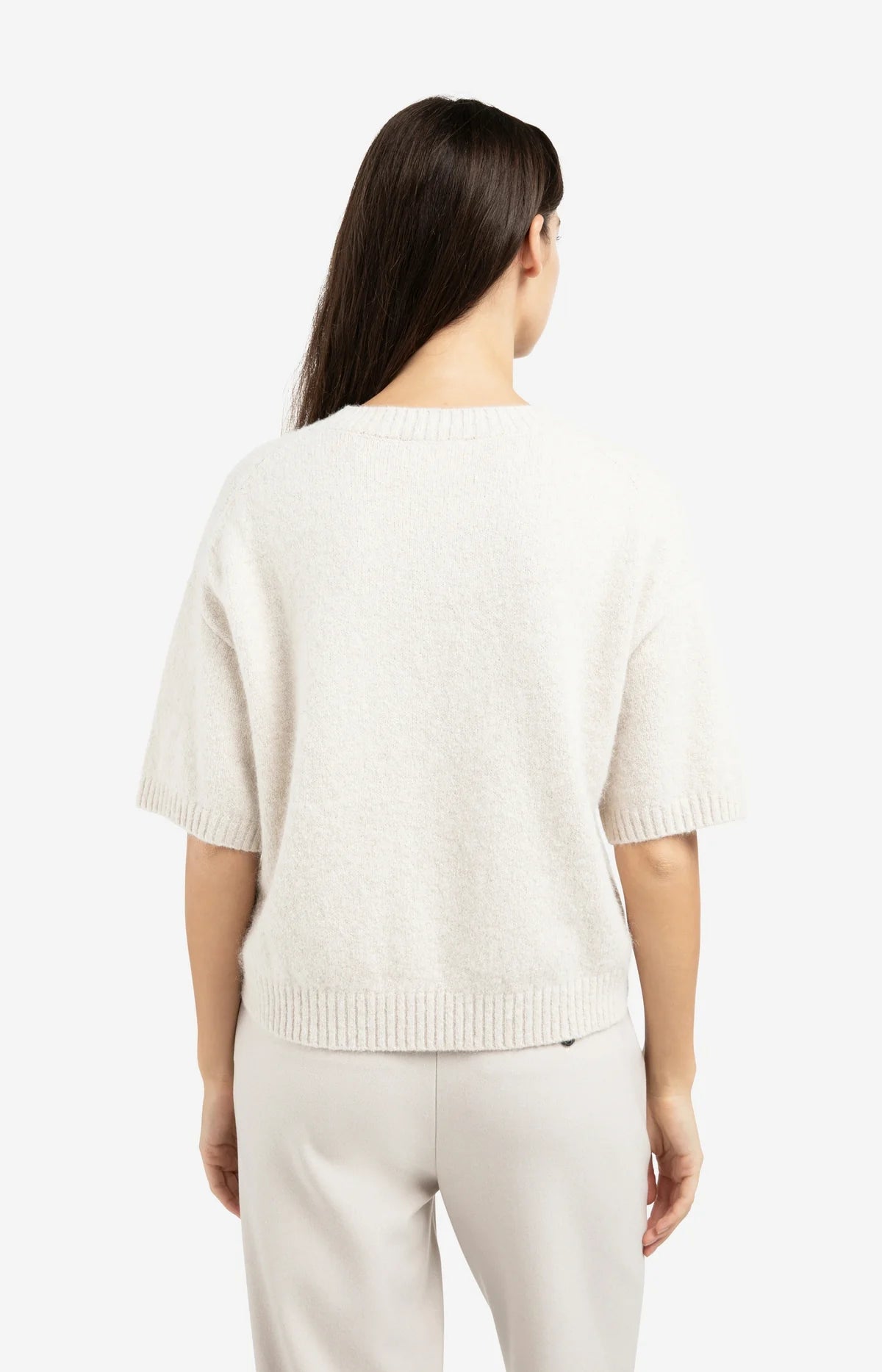 short-sleeve-sweater-with-fluffy-text-detail_eb0bbeeb-1372-4542-8872-85887992da7f