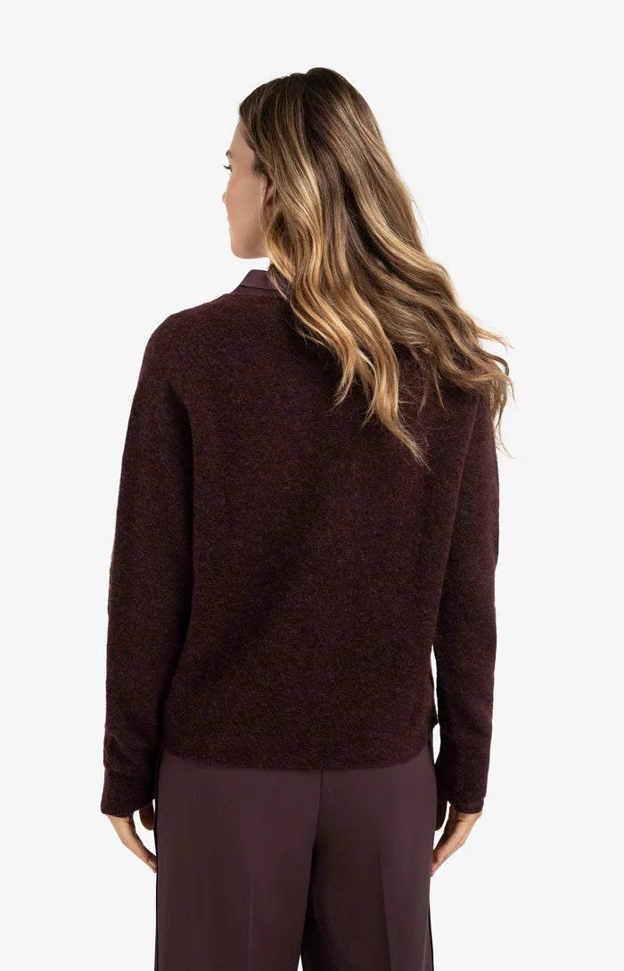 soft-v-neck-sweater-with-long-sleeves-2_dad74f21-04f5-4643-8bf8-e635edb00ad7