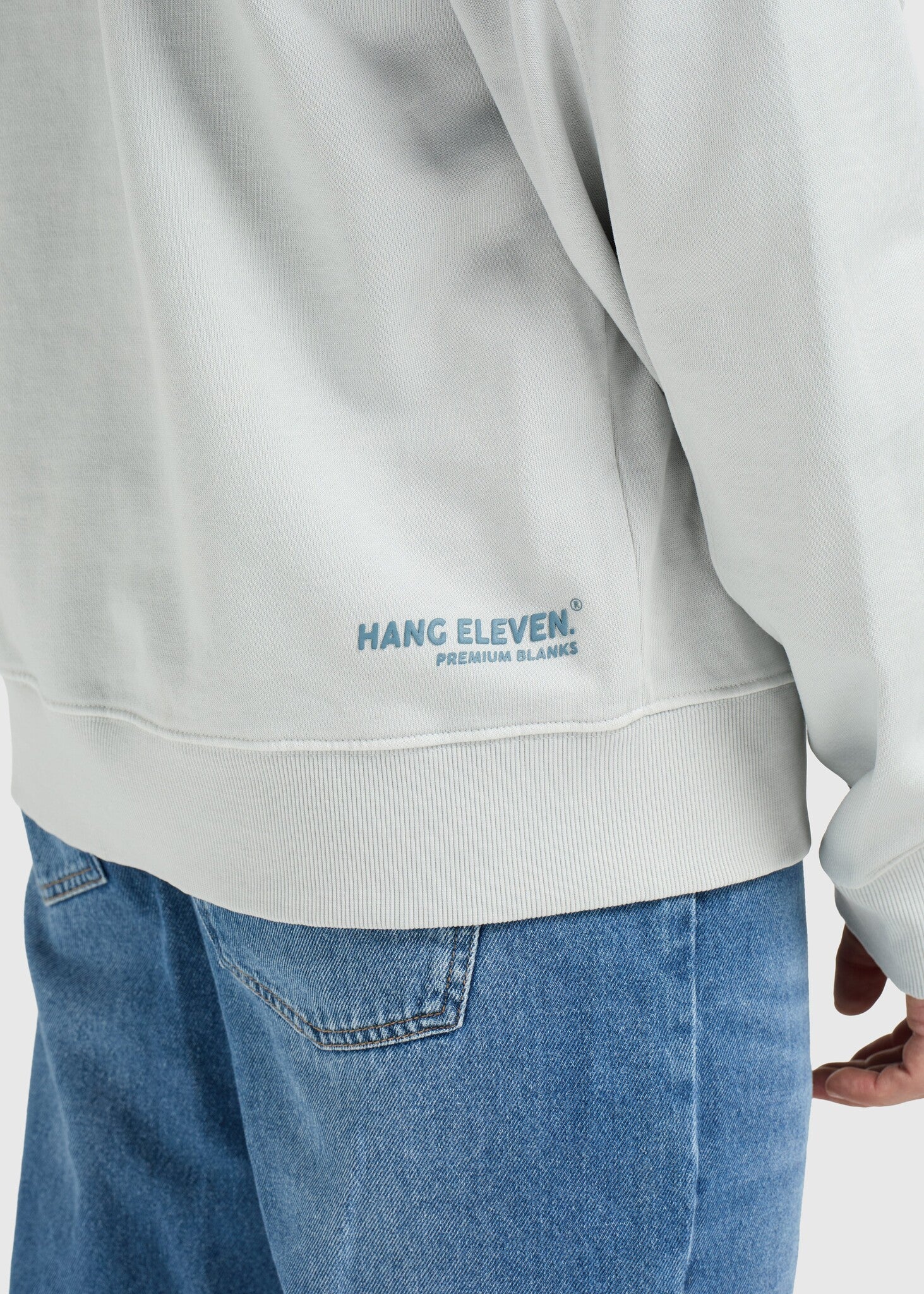 051_Premiumblankscrewneckiceblue_Detail_9520