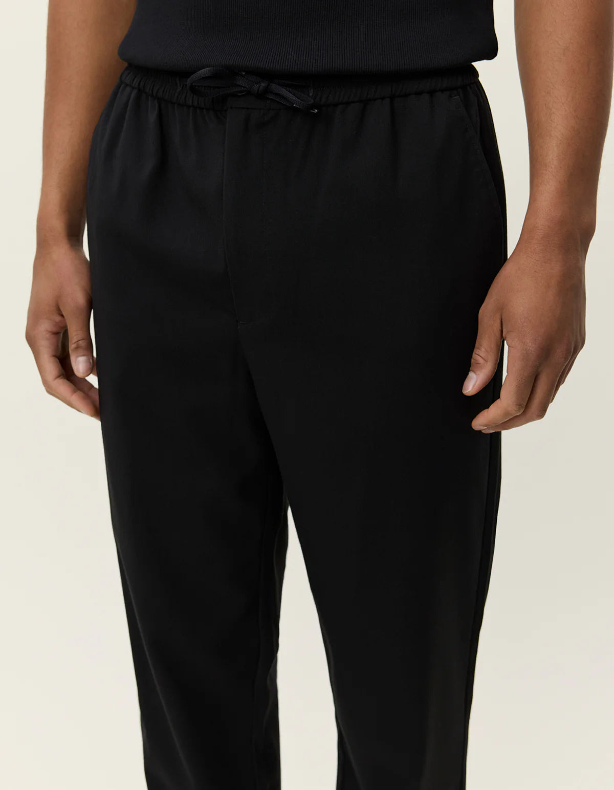 1000467-100-black-3038
