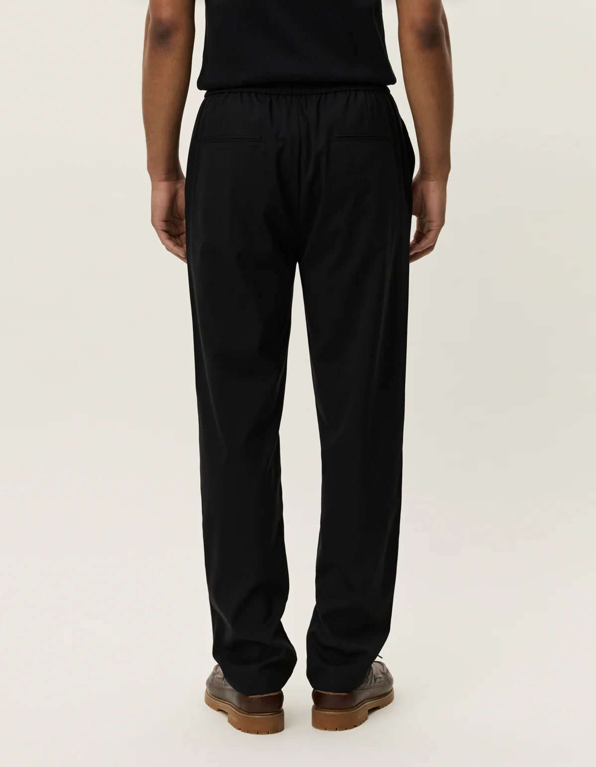 1000467-100-black-3041-1