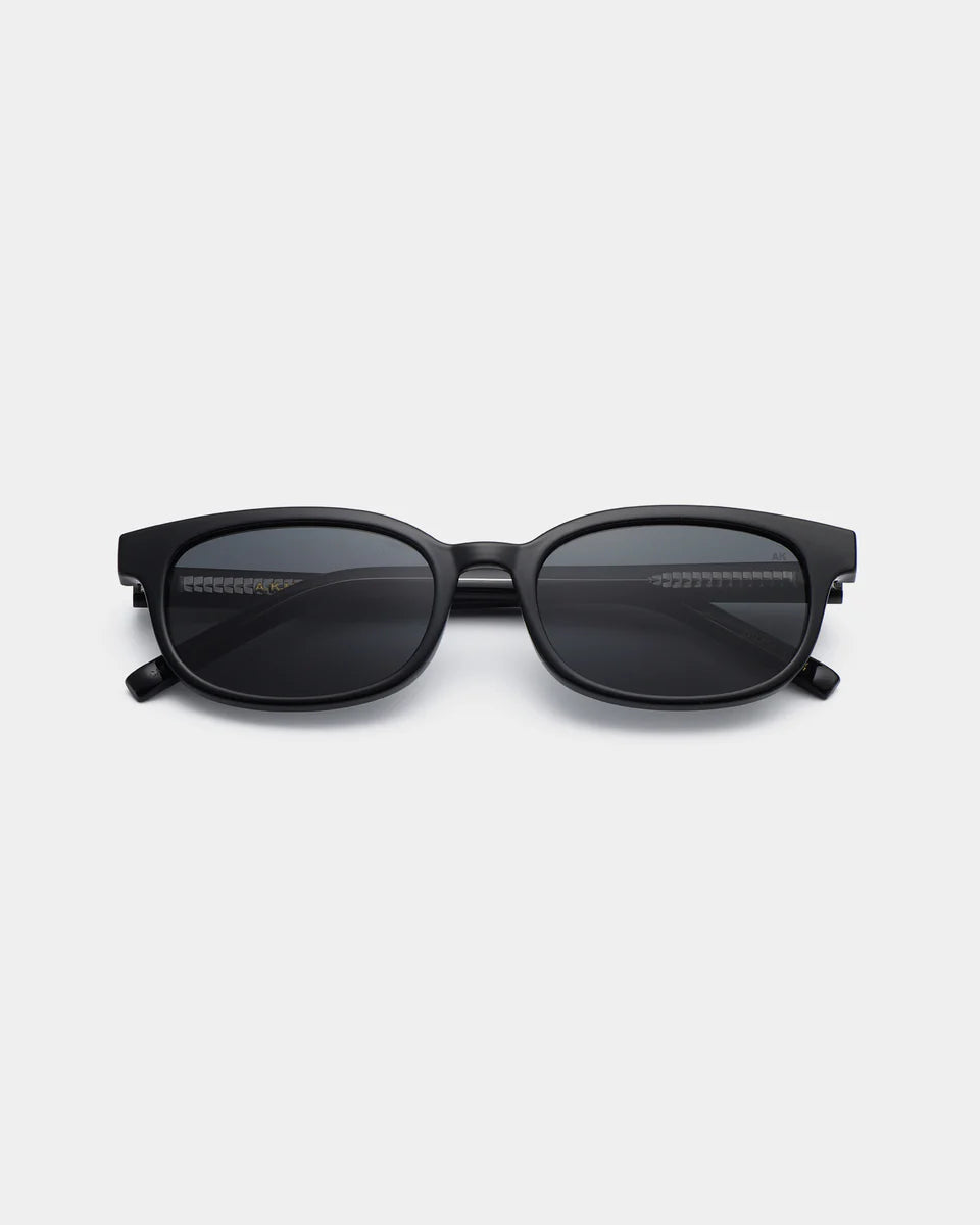 A.KJAeRBEDE_CHARLIE_KL2605_BLACK_FLAT_960x1200_crop_center.jpg