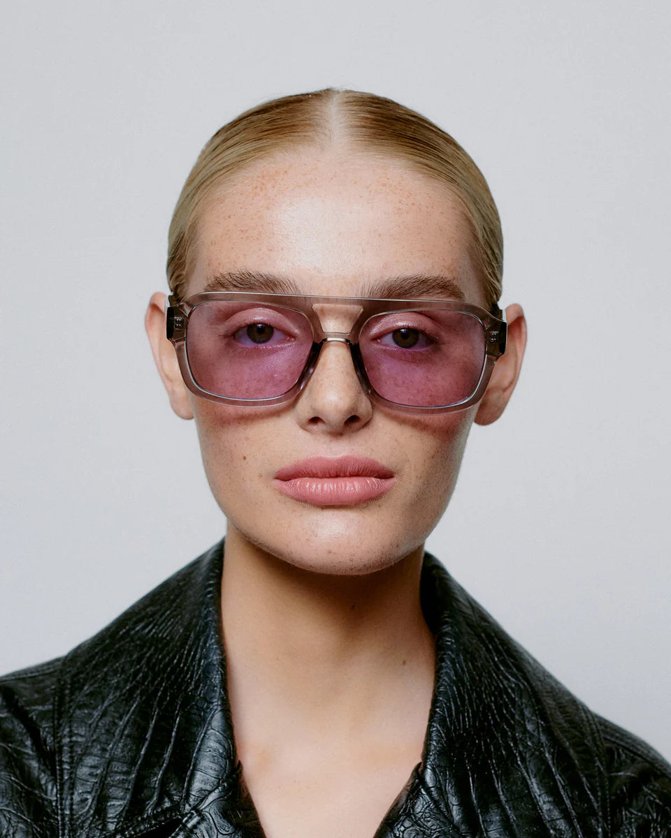A.KJAERBEDE_KAYA_KL2316_GREY-TRANSPARENT_FRONT_WOMAN_960x1200_crop_center.jpg
