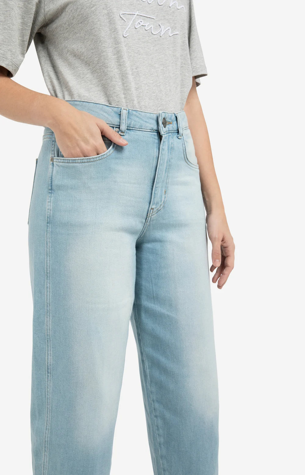 barrel-jeans-in-light-washed-denim-1_0bd7a809-b9c3-46b2-87f0-0deff1312ec7.jpg