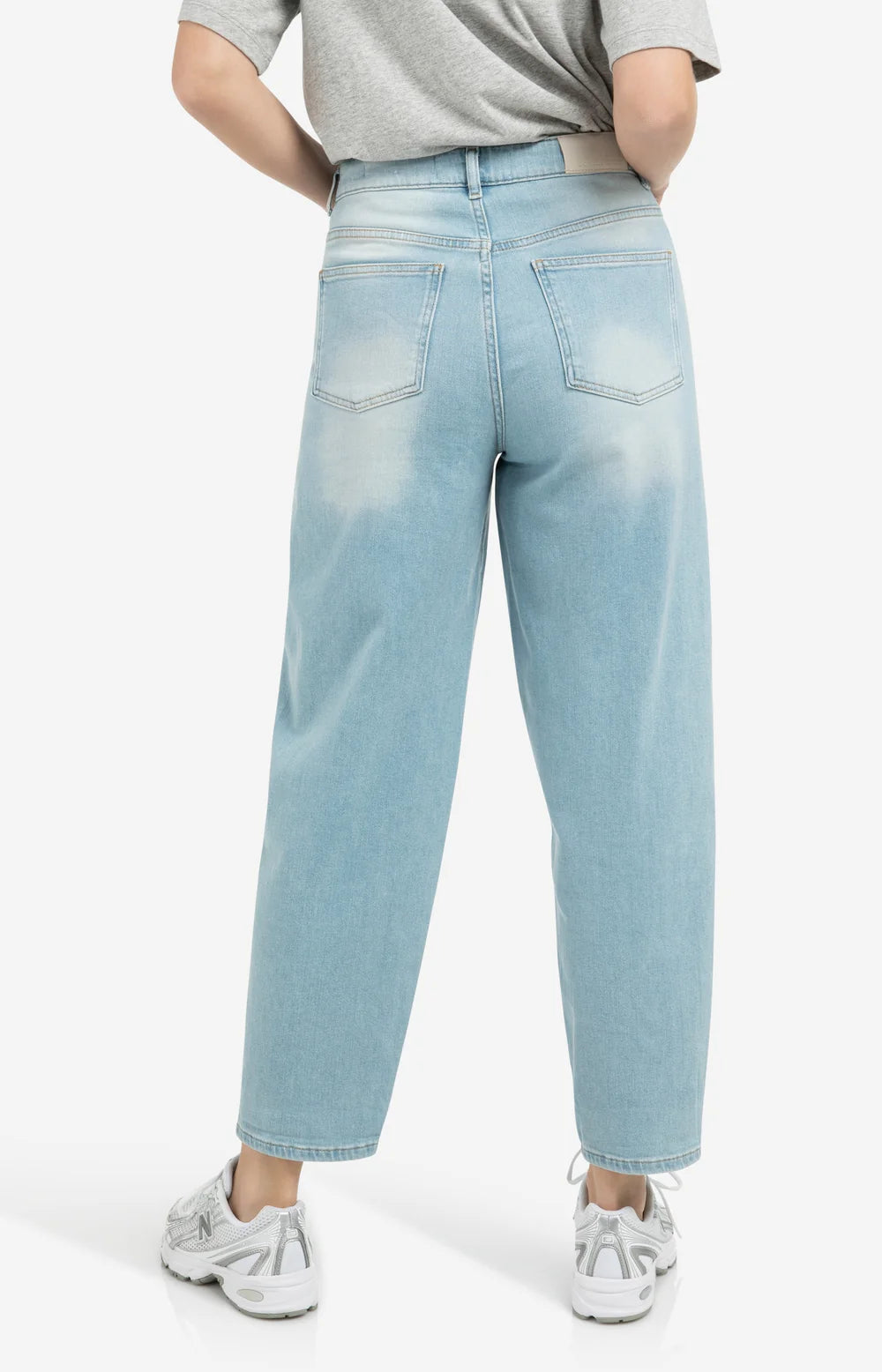 barrel-jeans-in-light-washed-denim-1_c2ad94ea-628d-495c-a1ce-c9e9f6f54809.jpg