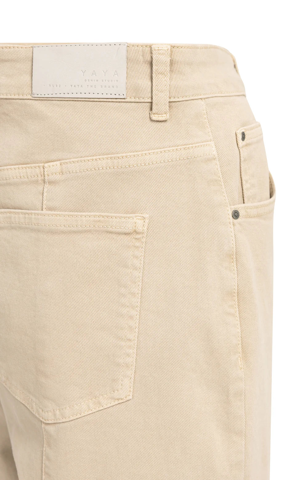 barrel-jeans-with-visible-back-seams-and-soft-wash-1_e0aa8525-1892-4310-95d6-ebff7726f0b4.jpg
