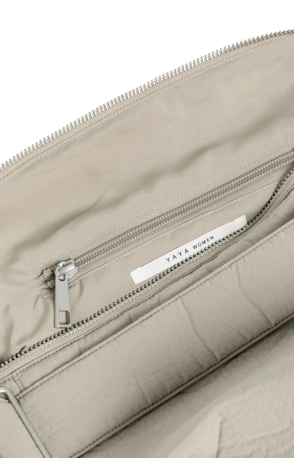 crossbody-bag-with-zip-1_dacb9c87-5718-4218-b0ac-9643e2b368e8 - kopie