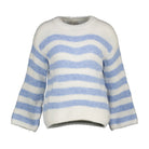 Off-white/Light blue