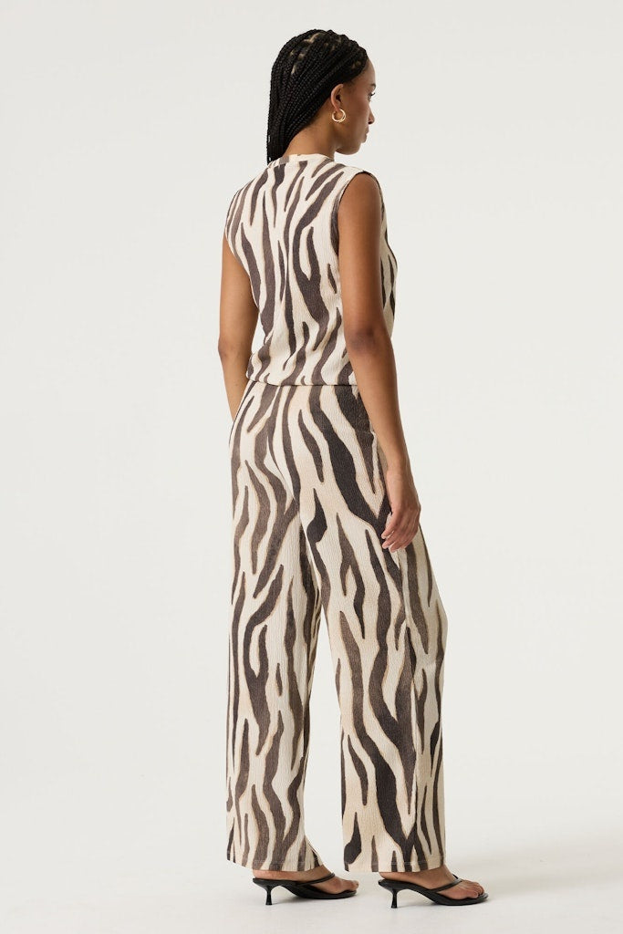 Garcia_springsummer-2026_2082_Q260008-2082-4