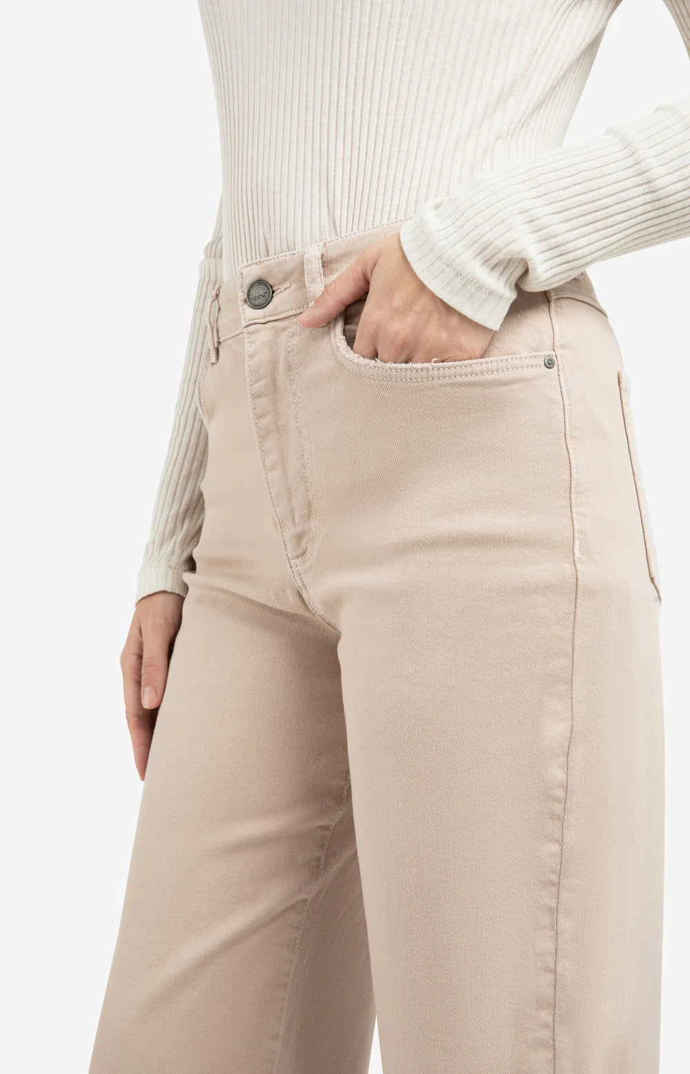 high-waist-beige-jeans-with-loose-fit_683cdb91-594f-4025-a380-cff9b2436521.jpg