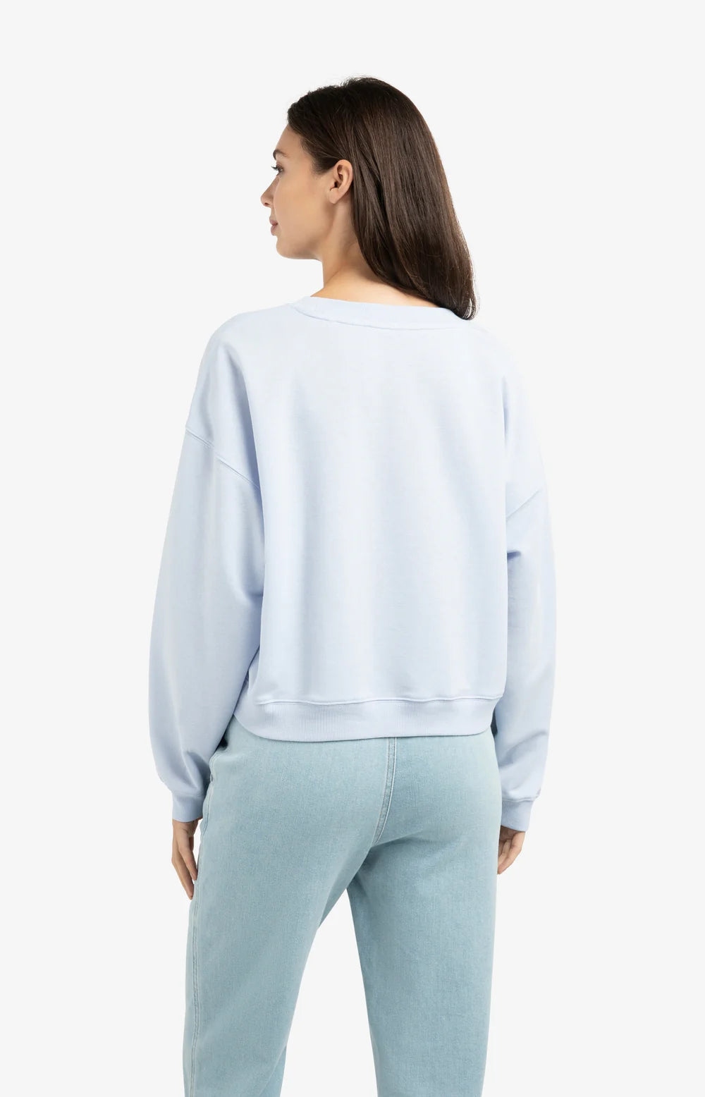 lightweight-sweater-with-crew-neck-1_d096c3be-fb83-495b-b105-ebd320c97909.jpg