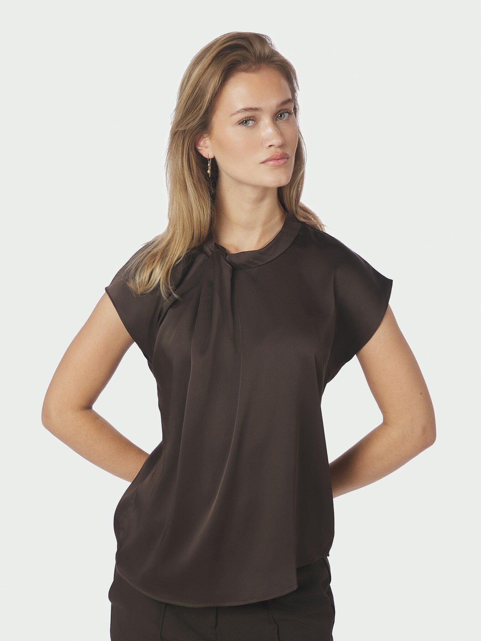 Neo Noir Satijnen Top Fleur Drapy 160990 - 676 Dark Brown