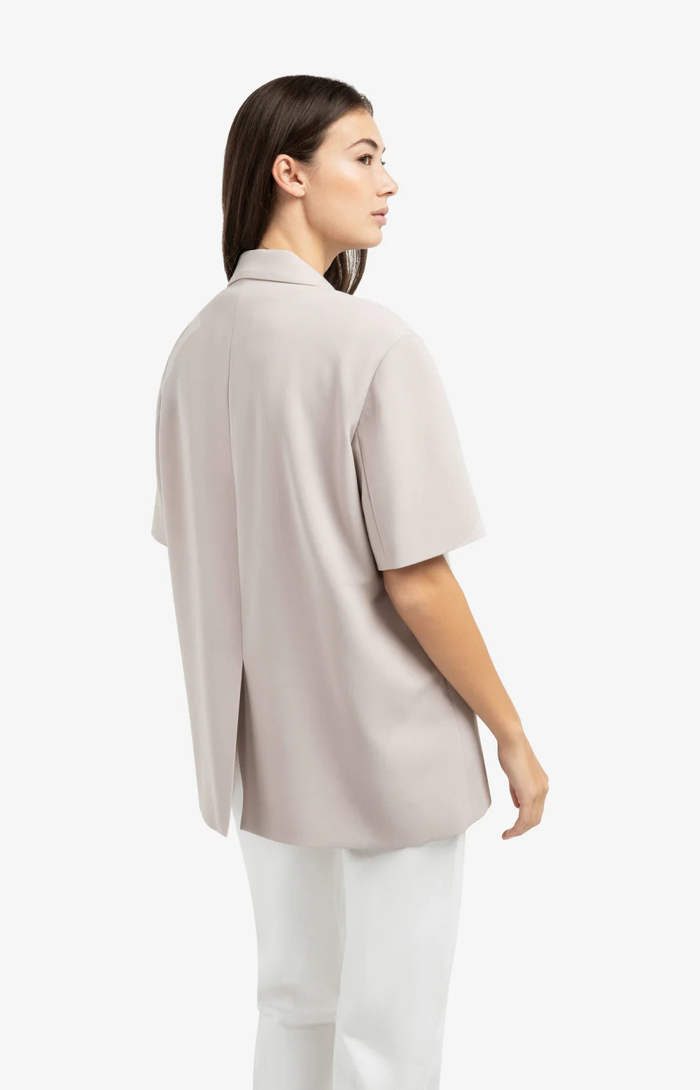 oversized-blazer-with-short-sleeves-and-lapel-collar-1_108bd581-0c46-4b30-abb9-e7603e0090ba.jpg