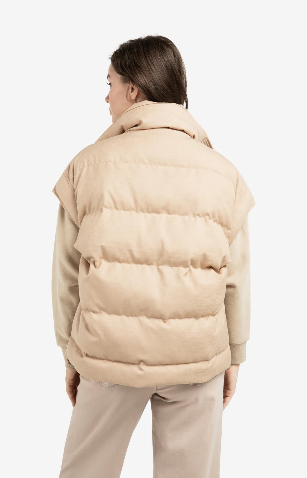 oversized-padded-bodywarmer-with-collar_bc3b108c-706a-4706-bbbc-d4b37ce9ffac.jpg