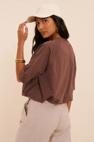 product_images-brown_t-shirt_in_balloon_look_back