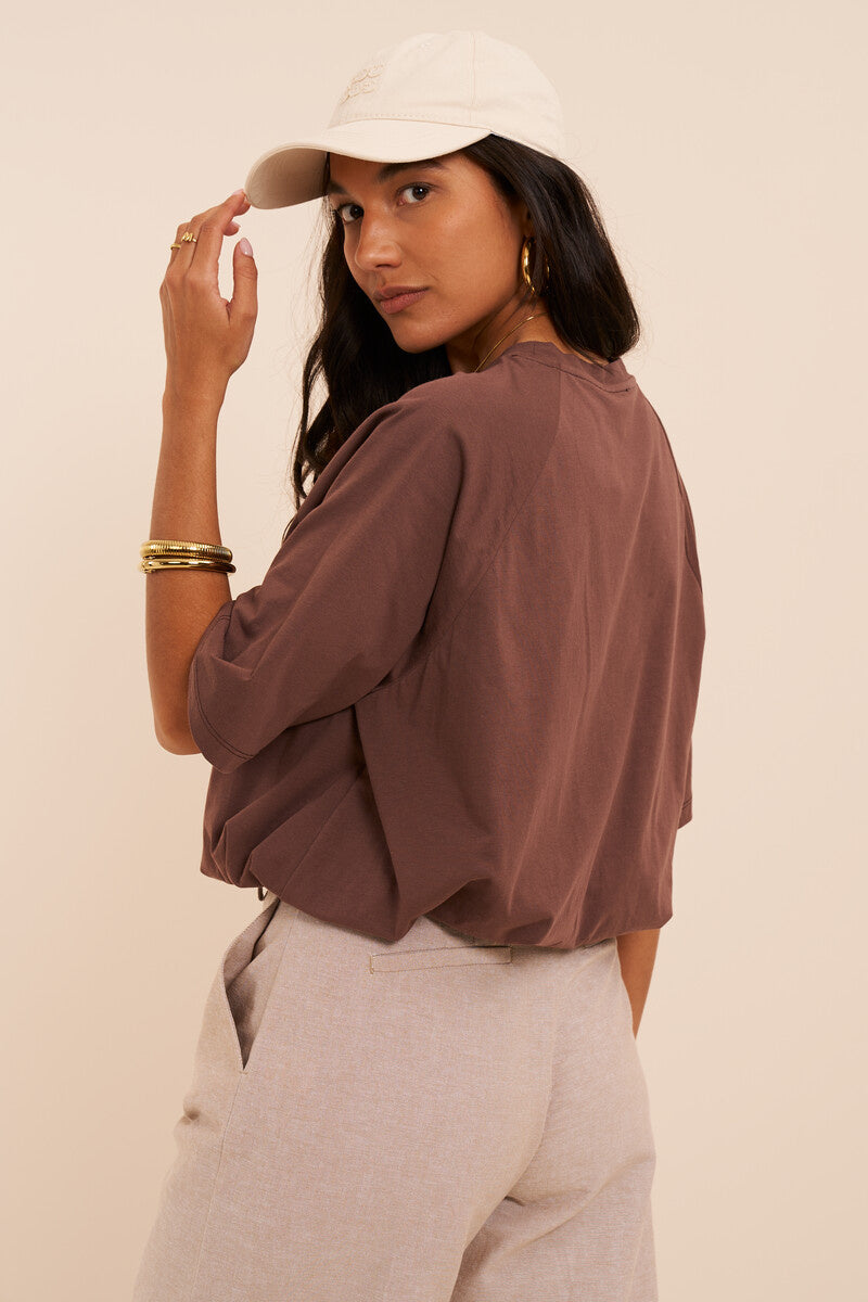 product_images-brown_t-shirt_in_balloon_look_back