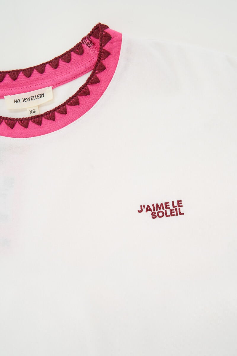 product_images-white_t-shirt_22j_aime_le_soleil_22_mj16057-0900_clothing_closeup_1