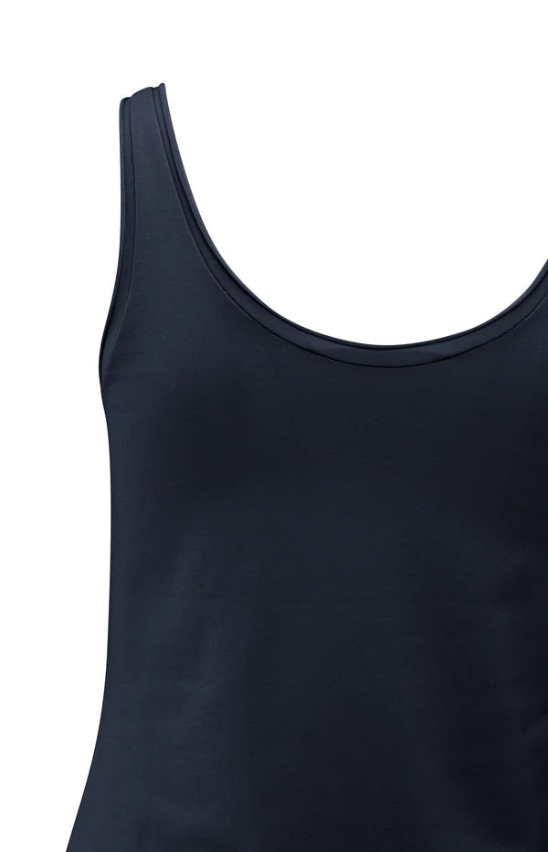 singlet-with-low-neckline-1_0874a7eb-e4e0-44e0-aae7-60a752aeac19