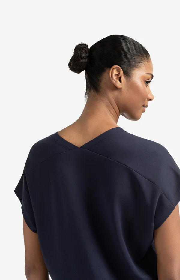 sleeveless-dress-with-double-v-neck-and-front-slit_705b184a-826e-48a4-9c8c-8fb8b869643a