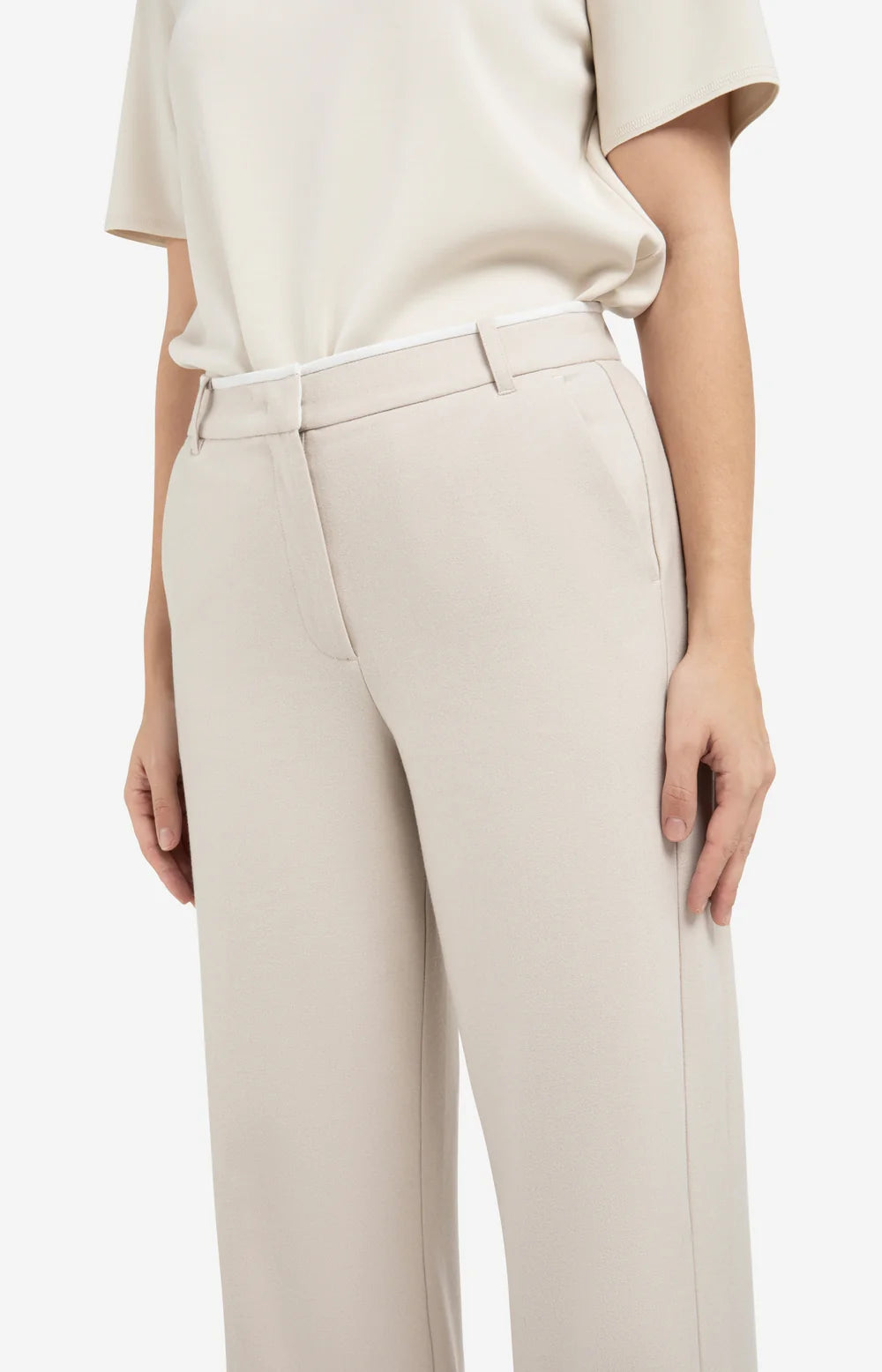 soft-woven-trousers-with-wide-legs-and-elastic-hem_7f70d79c-1e6b-468e-aa68-9c4a14a39db6.jpg