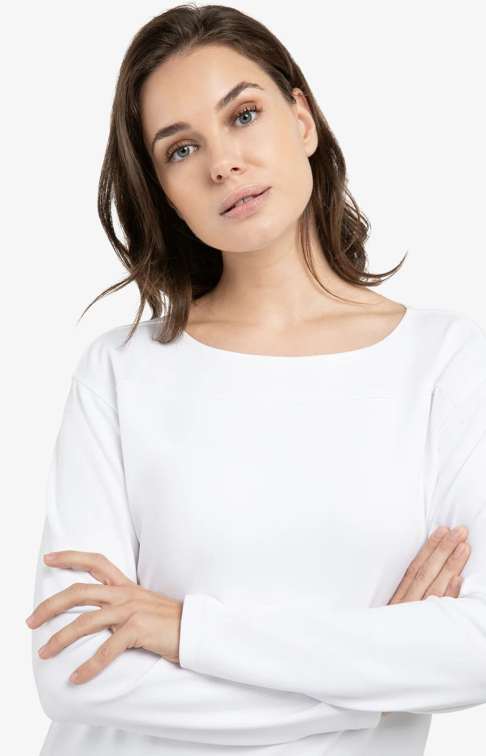 top-with-long-sleeves-and-refined-seam-detail_26c8c041-c449-4019-b359-171f92d0caf3.jpg
