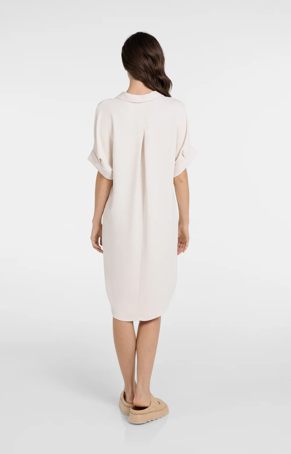 v-neck-dress-with-pleated-sleeves-and-loose-fit_21d5cba9-45f5-4623-ac81-4f0eeedc97e6.jpg
