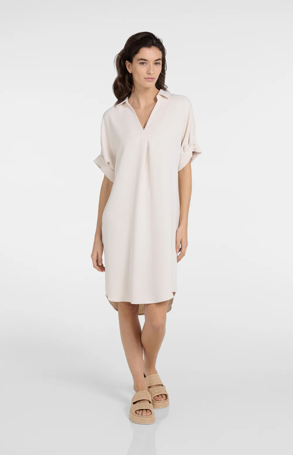 v-neck-dress-with-pleated-sleeves-and-loose-fit_75752b8b-fa20-4b62-a9b3-e64c52ff0409.jpg