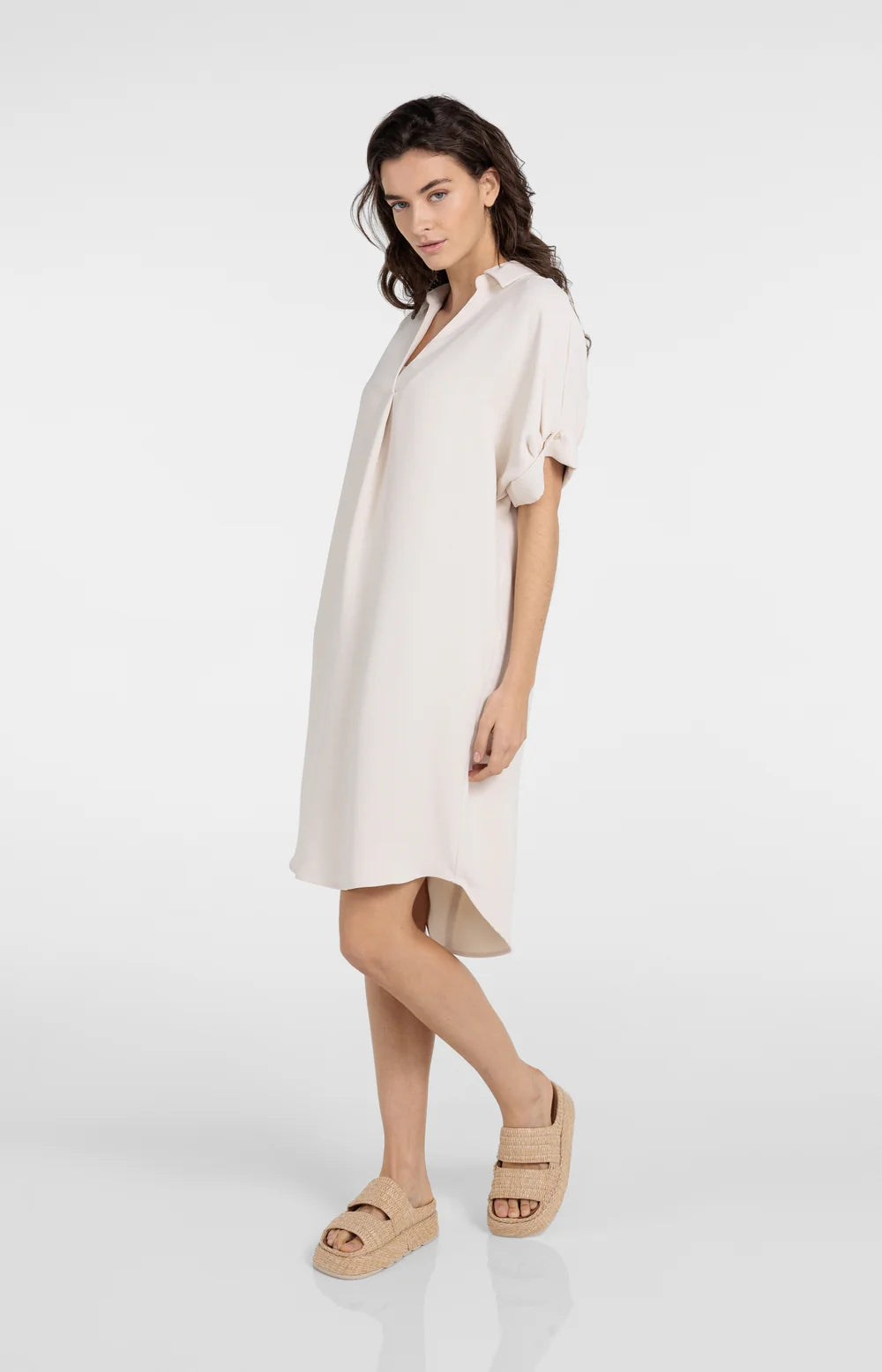 v-neck-dress-with-pleated-sleeves-and-loose-fit_9eb50434-3fda-403e-98c1-bfa4504812a0.jpg