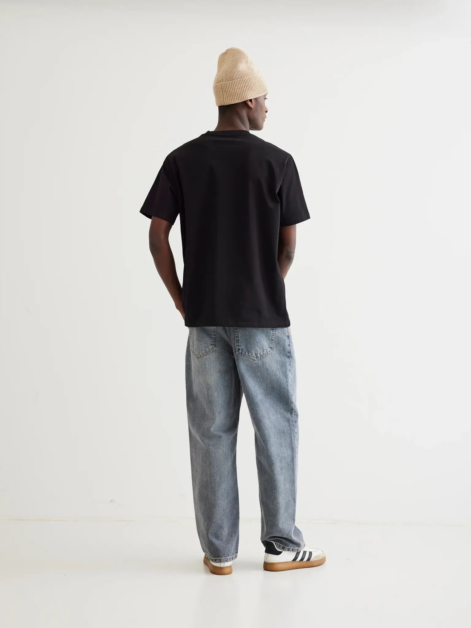 WBBaine_Base_tee-T-Shirts-2100-430-Black-11