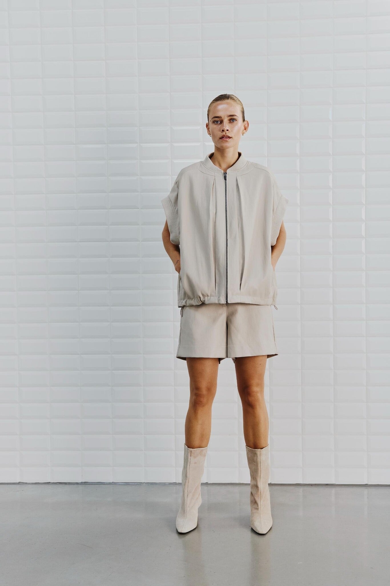 WBLANNI_VEGAN_SHORTS_Silver_Lining2-1