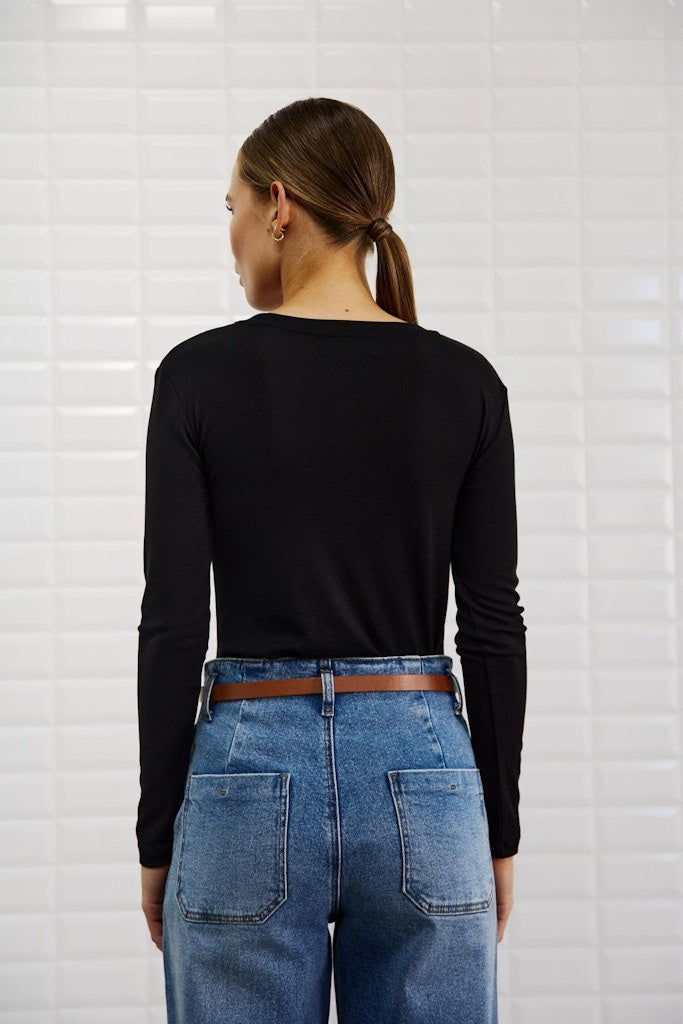 WITHBLACK_AW26_black_00000571-2