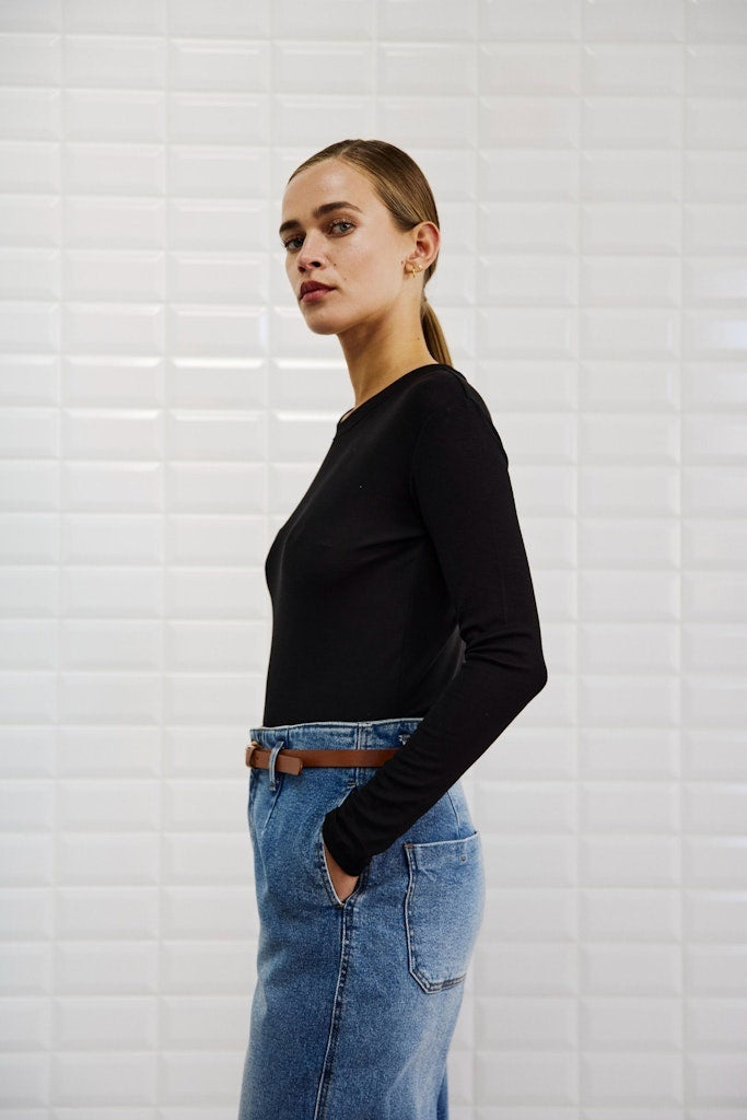 WITHBLACK_AW26_black_00000571-3