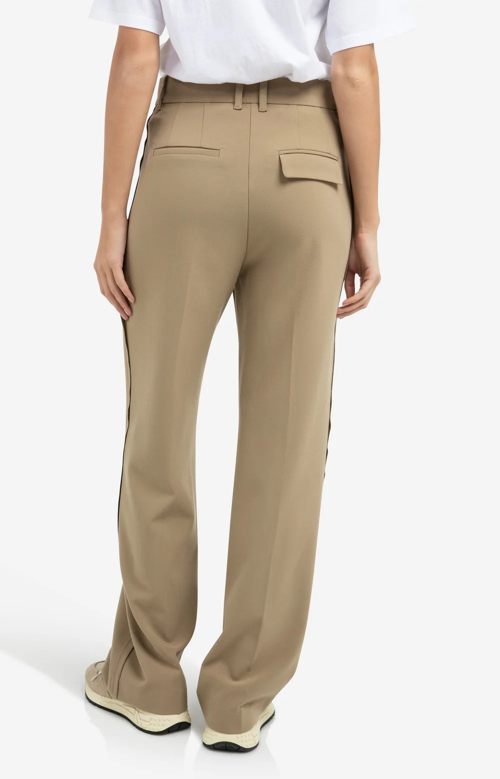 woven-trousers-with-wide-legs-and-stitched-details-1_1cbbdc4b-9983-45b9-8041-3136f63b4e5e.jpg