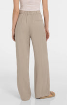 woven-wide-leg-trousers-with-pleats-l32_0864a2cd-0598-4cd4-941e-d5972a139b81