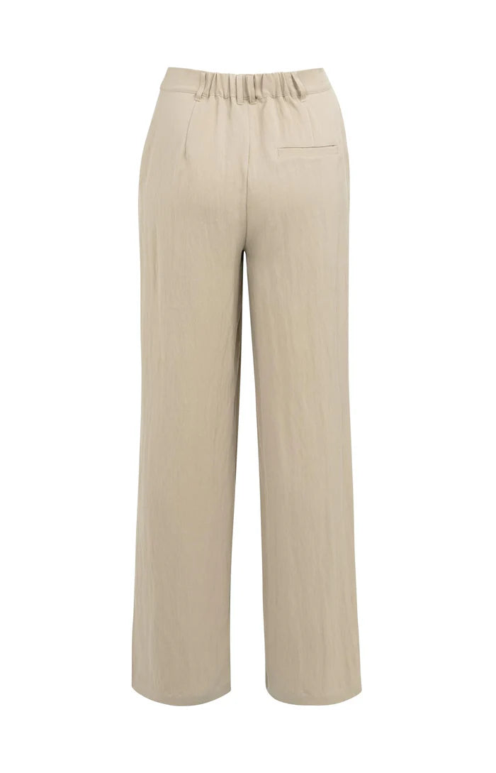 woven-wide-leg-trousers-with-pleats-l32_3693d6e2-02c6-417f-8460-413145404d17