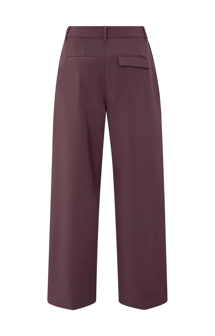 woven-wide-leg-trousers-with-satin-side-tape-1_7a77101b-e150-4de7-ab1a-1a027d04b8d2