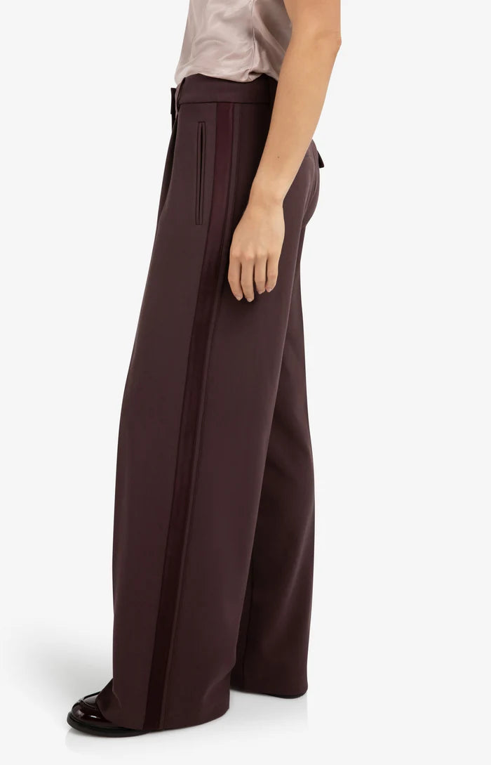 woven-wide-leg-trousers-with-satin-side-tape-1_d19ef610-a66a-4dd7-a51d-0c6df989d061