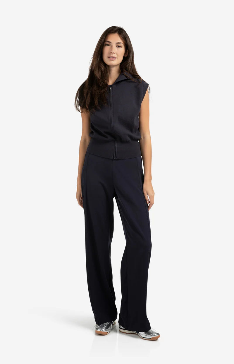 woven-wide-leg-trousers-with-seam-details_315af143-3ca4-4bfd-a44f-f57d9ba7068b
